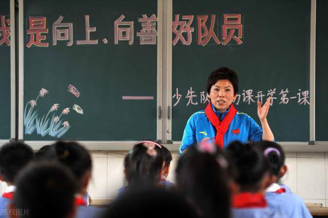 《每日体育报》报道，奥斯梅恩是皇马锋线引援的C计划。